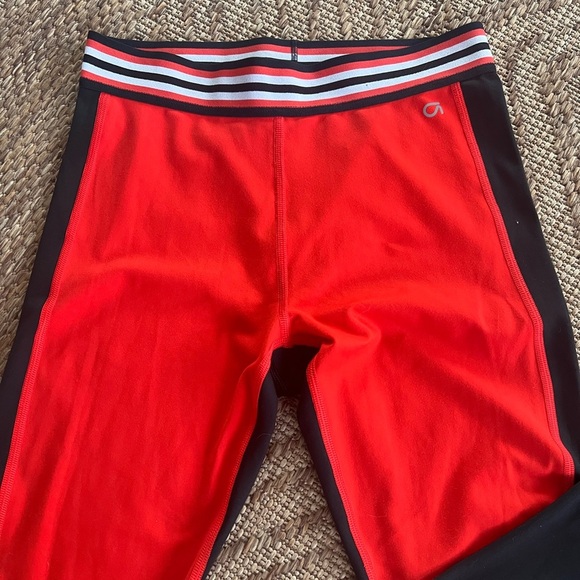 GapFit Vintage-inspired Dual Tone Leggings Black Red - Picture 2 of 4